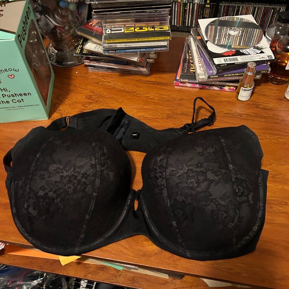 Torrid Black Lace Bra 40DD w. Wide 4 Hook Back Excellent Condition